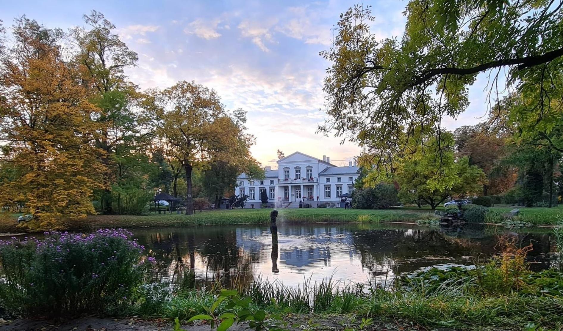 Vila Dwór Podstolice Exteriér fotografie
