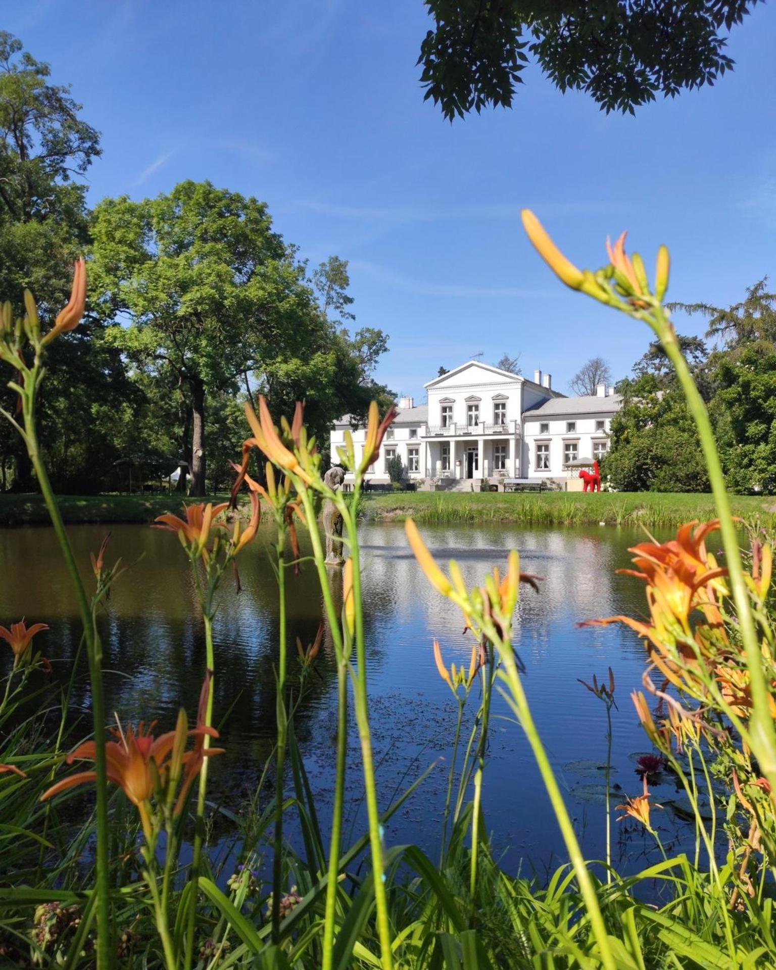 Vila Dwór Podstolice Exteriér fotografie